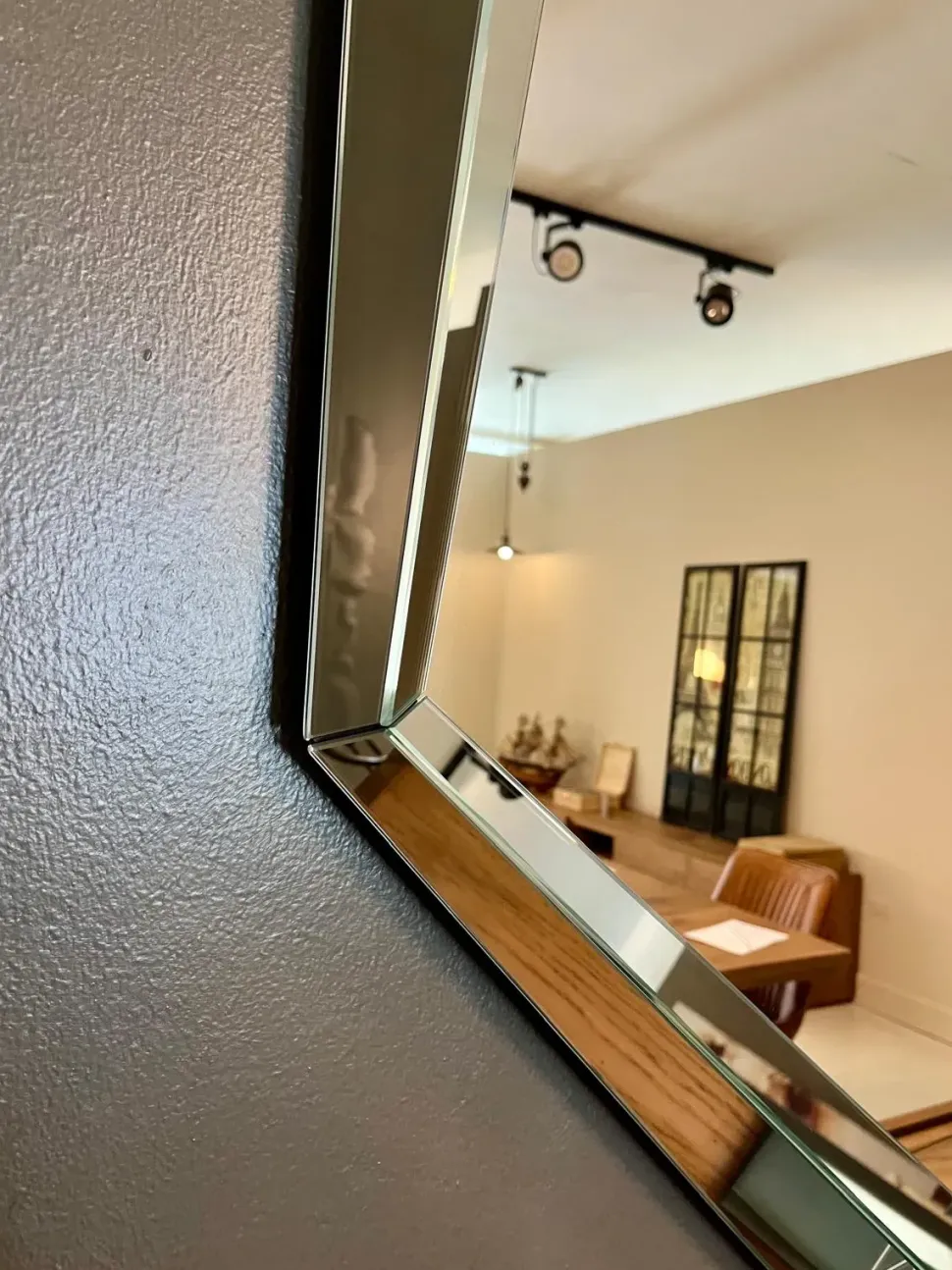 Specchio moderna Emerald di Cattelan italia a prezzo scontato