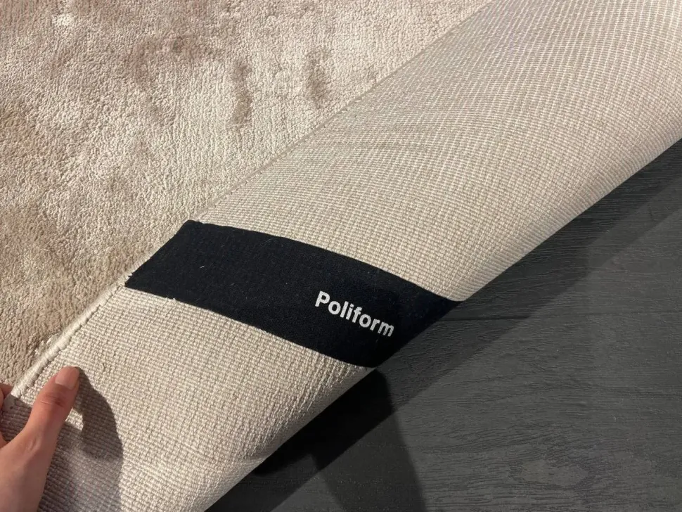 Tappeto modello Frame Poliform a prezzi imbattibili