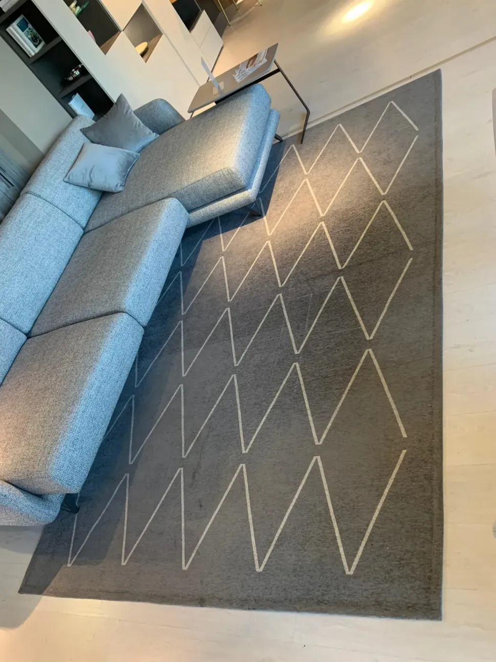 Tappeto modello Zig zag Doimo salotti in fibra sintetica a prezzo Outlet