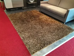 Tappeto moderno Shaggy Coren a prezzo scontato