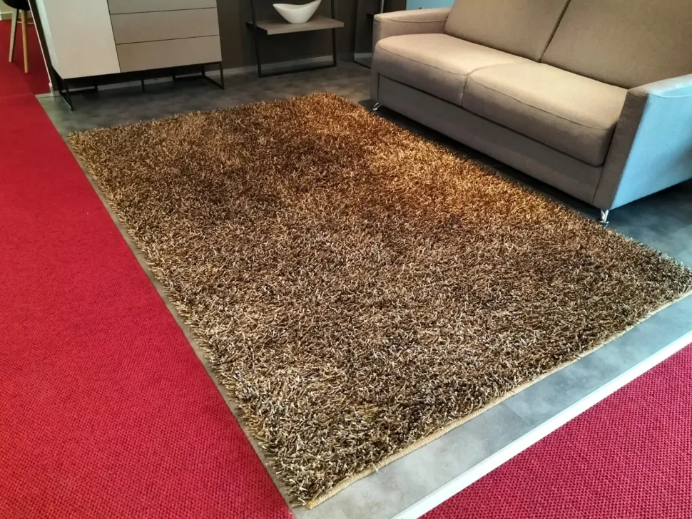 Tappeto moderno Shaggy Coren a prezzo scontato