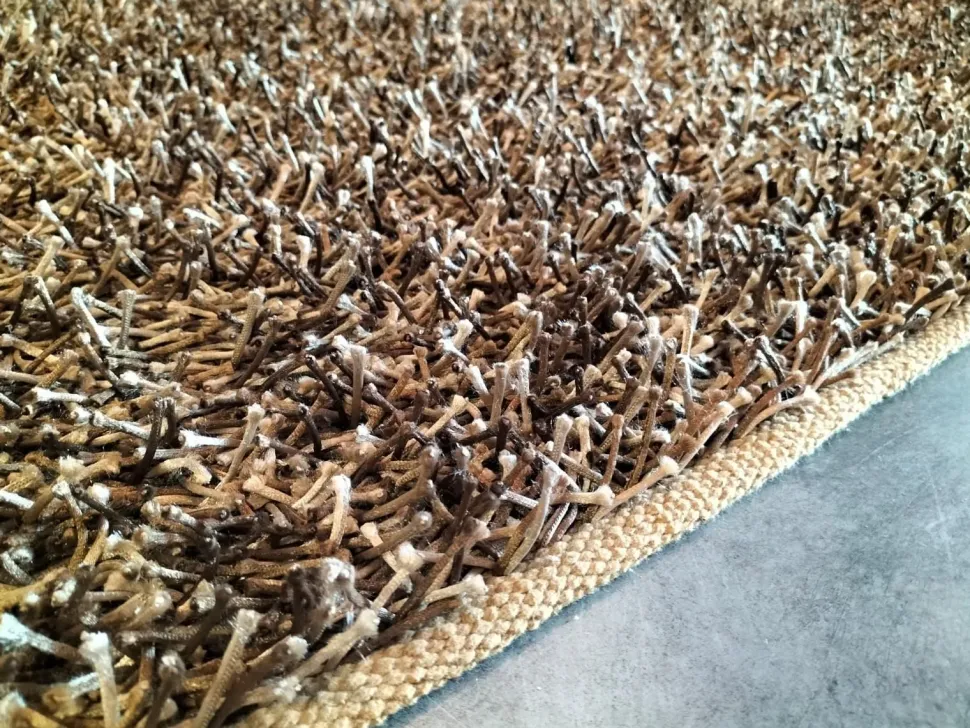 Tappeto moderno Shaggy Coren a prezzo scontato