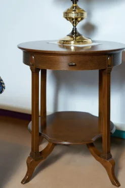 Tavolino classico Lloyd di Artigianale a prezzo ribassato