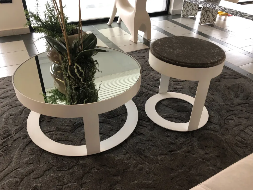 Tavolino Coppia tavolino + pouf otis in laccato opaco Frigerio sconto del 62%