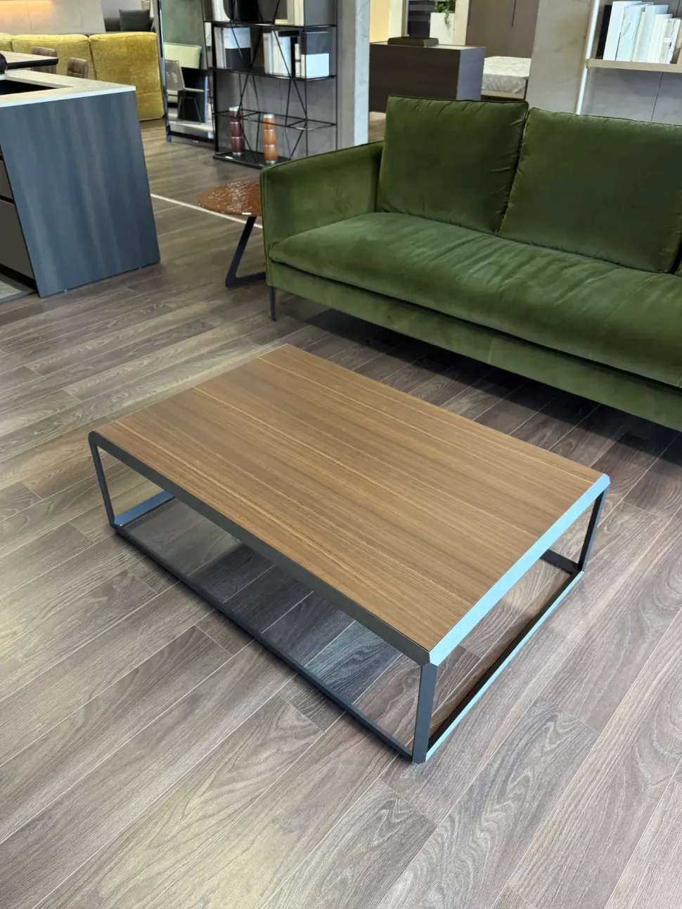 Tavolino design 45° di Molteni & c a prezzo ribassato