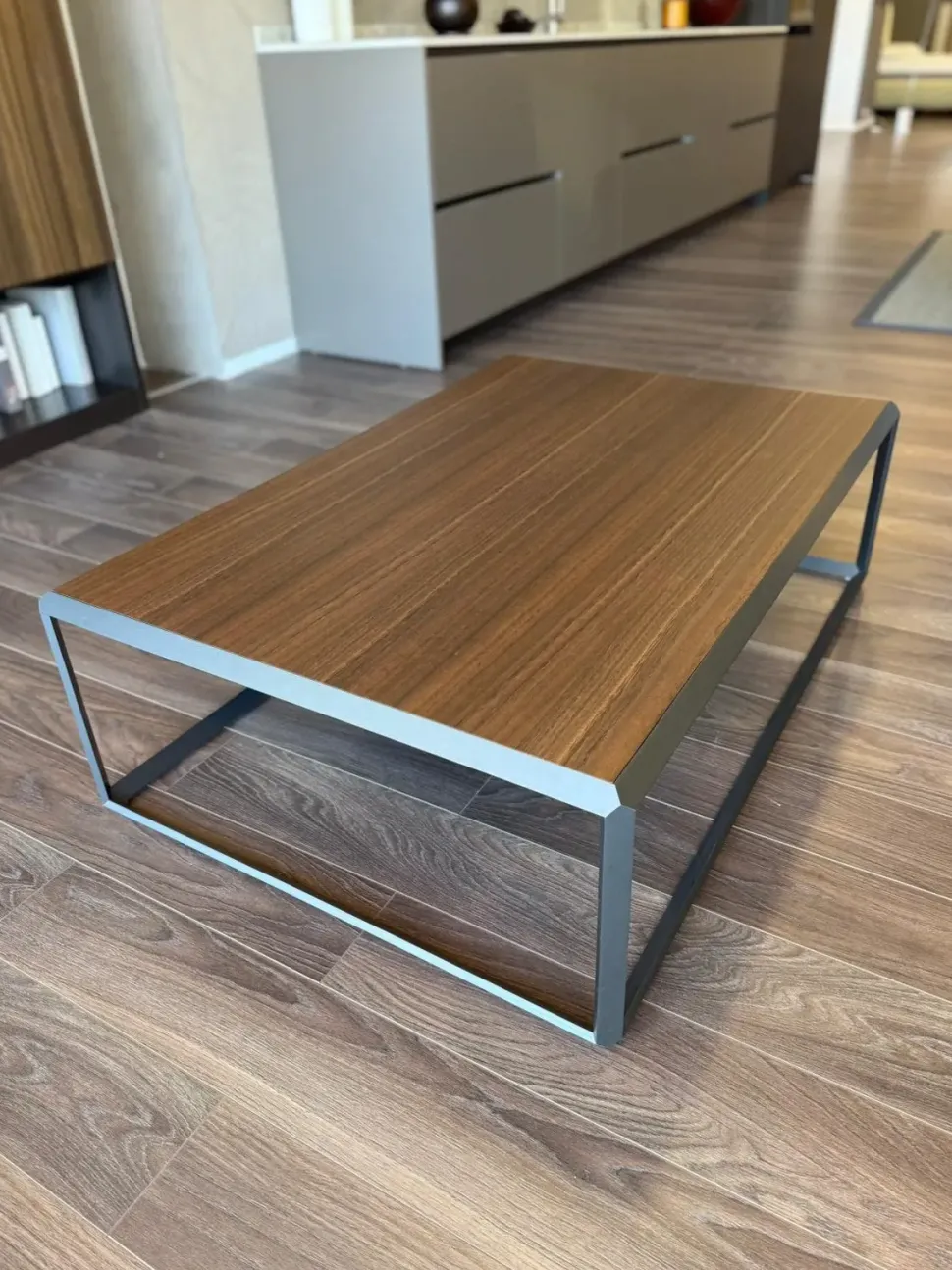 Tavolino design 45° di Molteni & c a prezzo ribassato