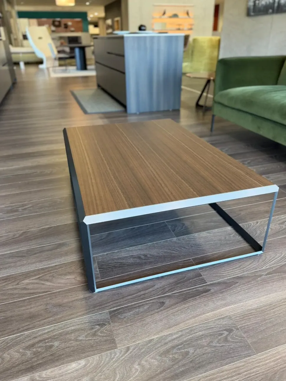 Tavolino design 45° di Molteni & c a prezzo ribassato