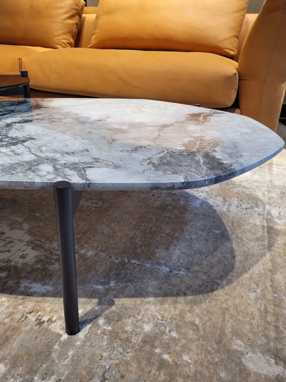 Tavolino design Johnson di Cantori a prezzo scontato