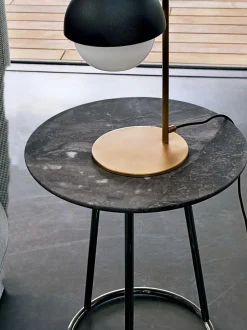 Tavolino design modello Angle di Flou scontato