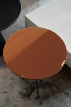 Tavolino design modello Liquid di Baxter scontato