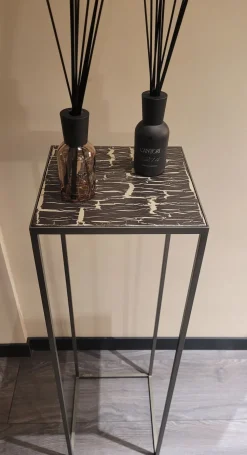 Tavolino design Narciso di Cantori a prezzo scontato