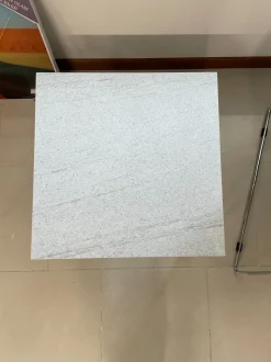 Tavolino design Square di Artigianale a prezzo scontato