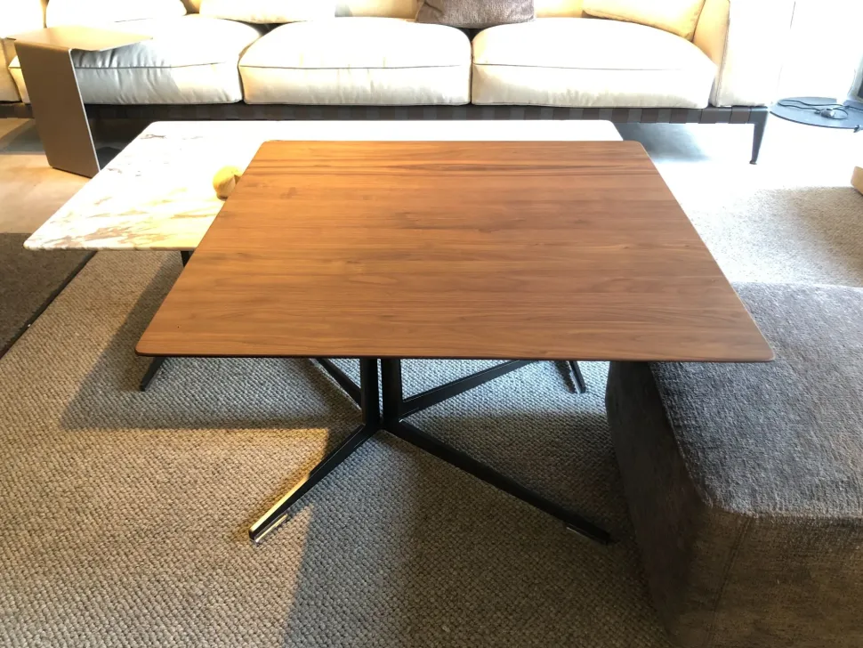 Tavolino Fly della firma Flexform con forte sconto