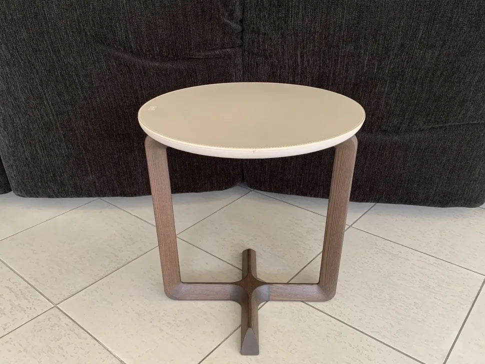 Tavolino in stile moderno modello Fidelio di Poltrona frau con sconti imperdibili