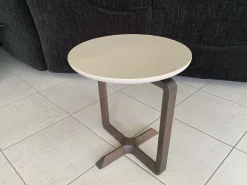 Tavolino in stile moderno modello Fidelio di Poltrona frau con sconti imperdibili