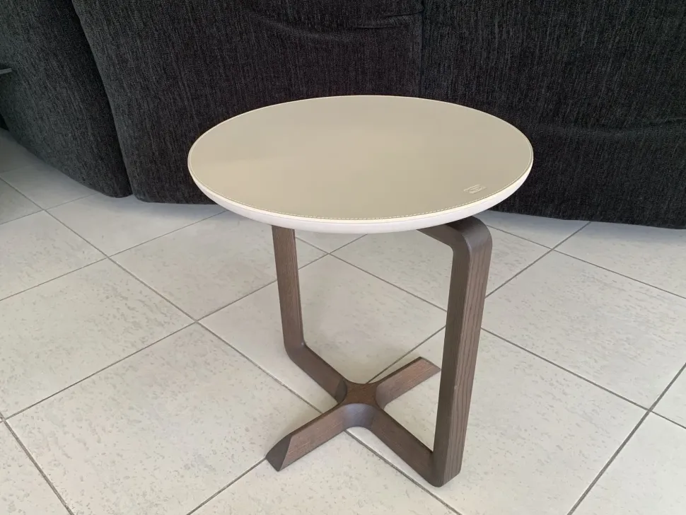 Tavolino in stile moderno modello Fidelio di Poltrona frau con sconti imperdibili