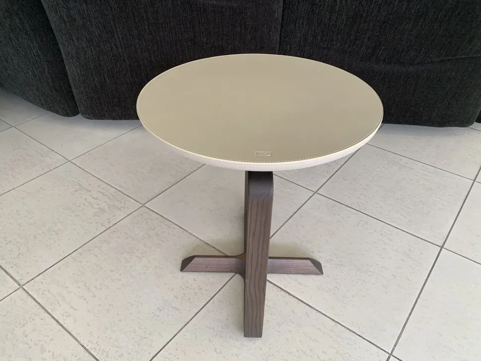 Tavolino in stile moderno modello Fidelio di Poltrona frau con sconti imperdibili