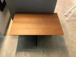 Tavolino Intermedio in stile Moderno Cassina a prezzo scontato