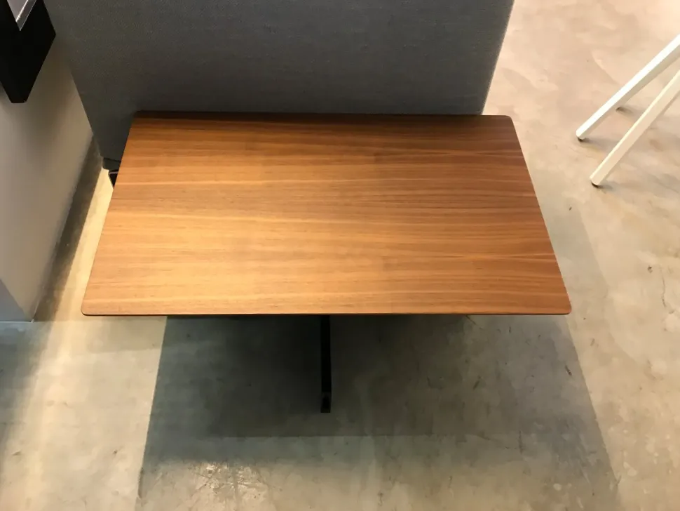 Tavolino Intermedio in stile Moderno Cassina a prezzo scontato