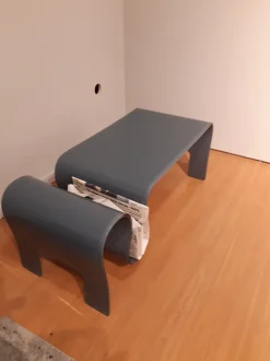 Tavolino La vetreria modello Tavolino cristallo grigio curvato in OFFERTA OUTLET