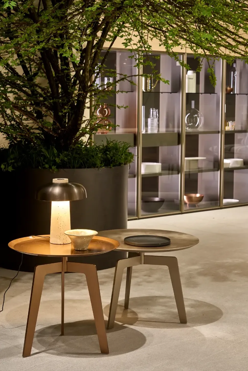 Tavolino modello Lotus di Sangiacomo a prezzo ribassato