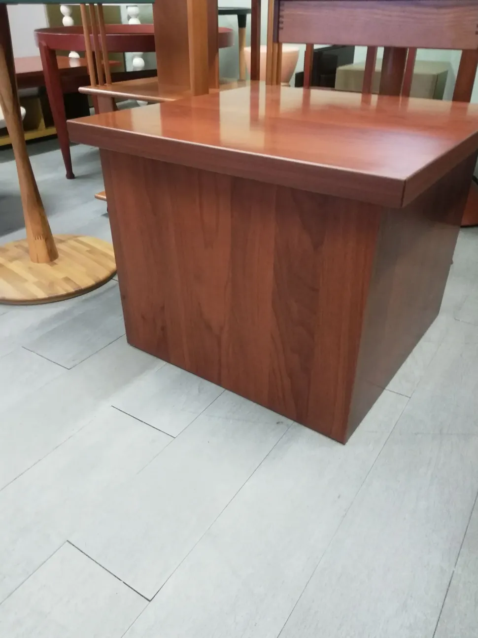 Tavolino modello Noce scuro di Tagliabue mobili a prezzo scontato