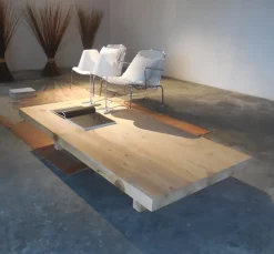 Tavolino modello Tavolini da salotto in legno cedro massello di Riva 1920 a prezzo scontato