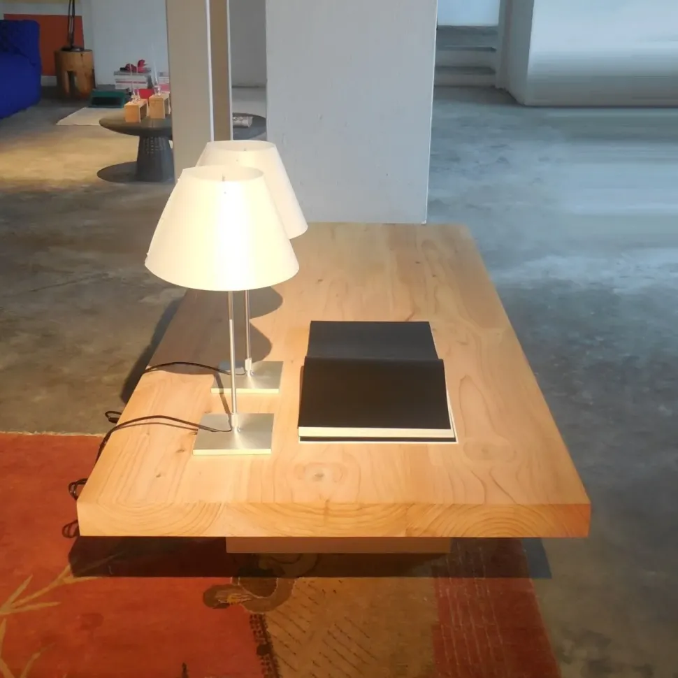 Tavolino modello Tavolini da salotto in legno cedro massello di Riva 1920 a prezzo scontato