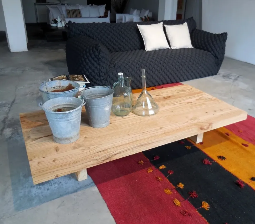 Tavolino modello Tavolini da salotto in legno cedro massello di Riva 1920 a prezzo scontato