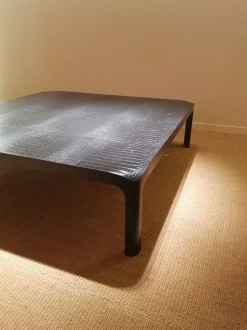 Tavolino modello Ypsilon di Ycami a prezzo ribassato