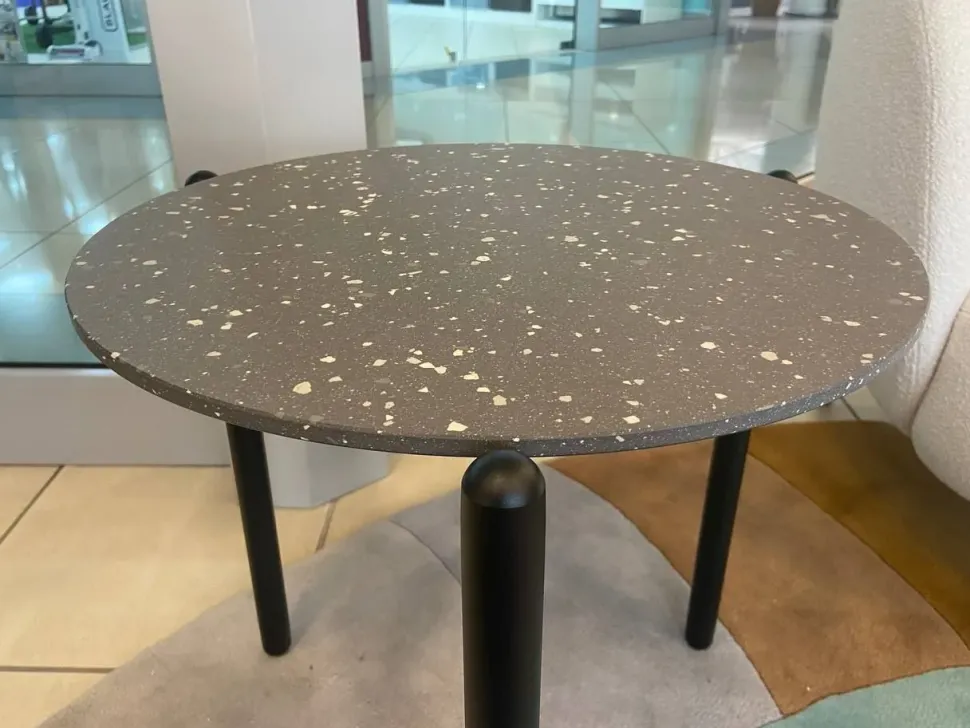 Tavolino moderno modello Undique di Kartell scontato