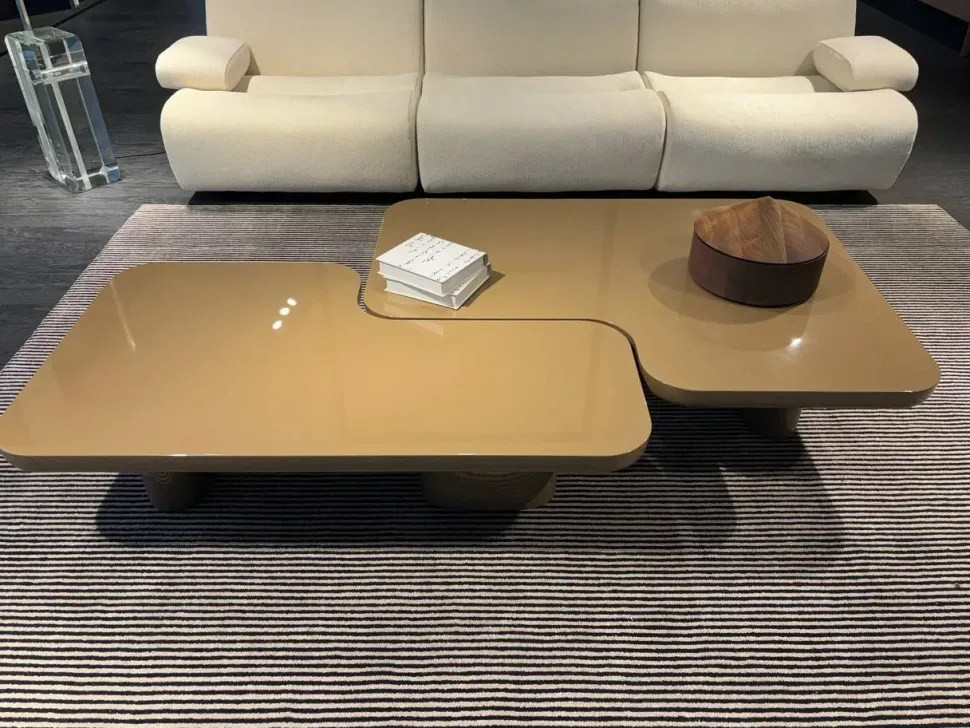 Tavolino moderno modello Ernest di Poliform scontato