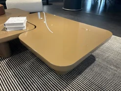 Tavolino moderno modello Ernest di Poliform scontato