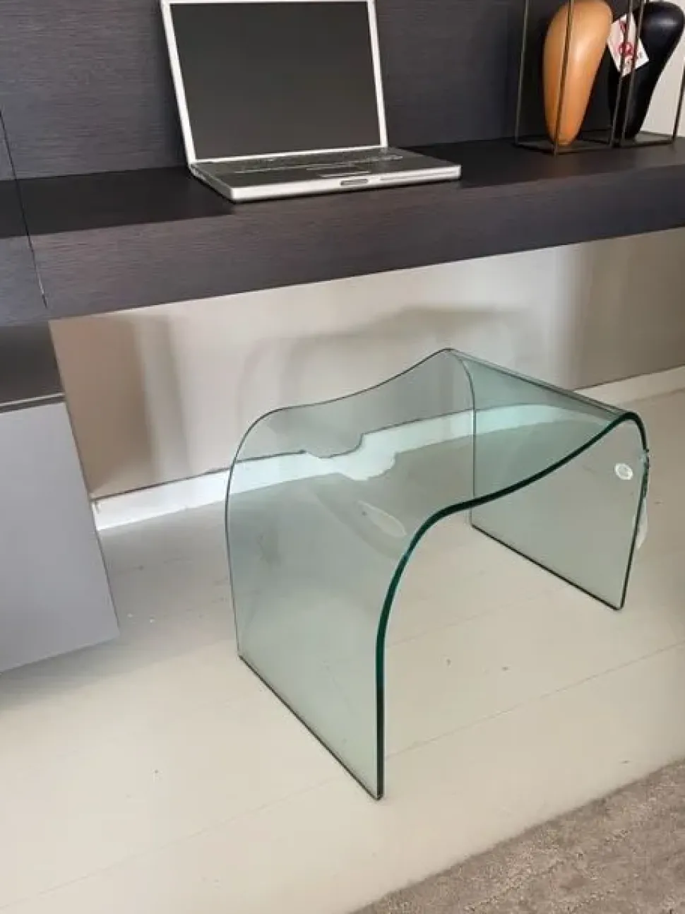 Tavolino moderno Onda pouf di Fiam a prezzo ribassato