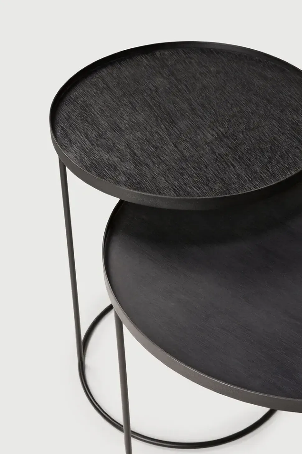 Tavolino moderno Set tavolo vassoio ethnicraft di Artigianale a prezzo ribassato