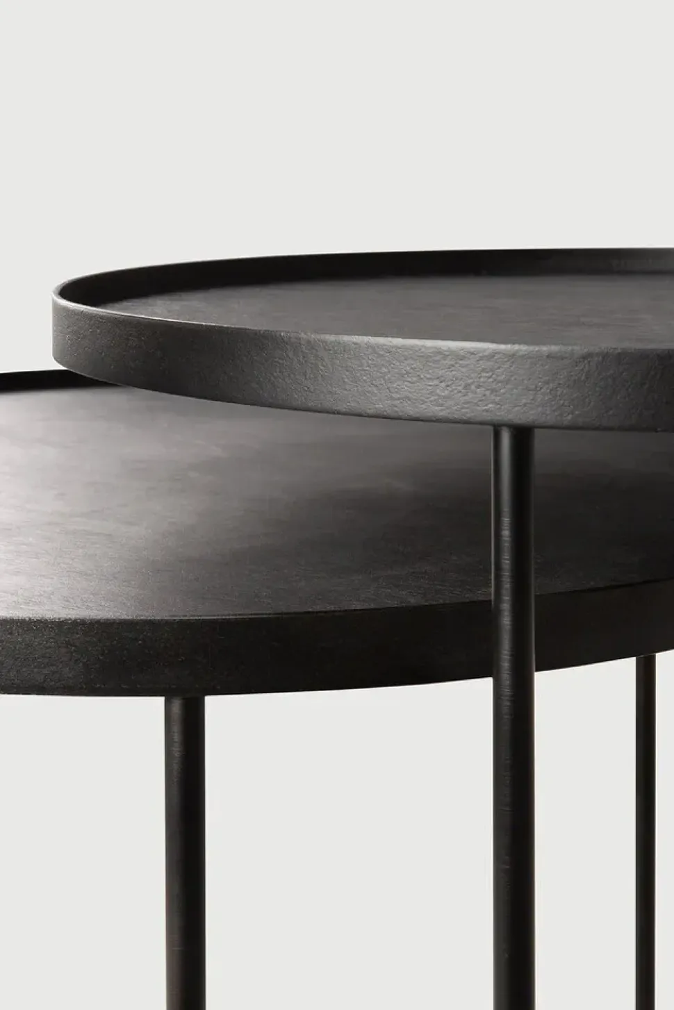 Tavolino moderno Set tavolo vassoio ethnicraft di Artigianale a prezzo ribassato