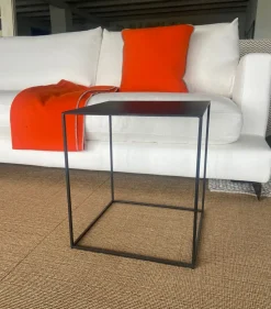 Tavolino moderno Tavolino irony di Zen a prezzo ribassato