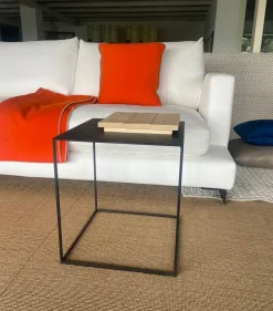 Tavolino moderno Tavolino irony di Zen a prezzo ribassato