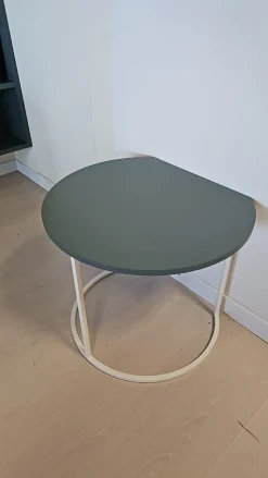 Tavolino Moon dell'azienda Adok a prezzi convenienti - 75%