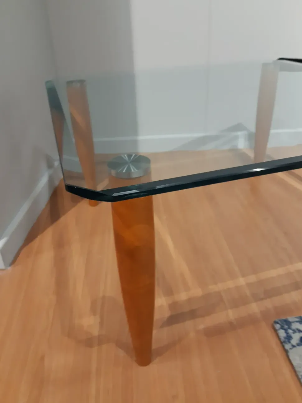 Tavolino Tavolino cristallo noce quadrato della firma La vetreria con forte sconto - 43%