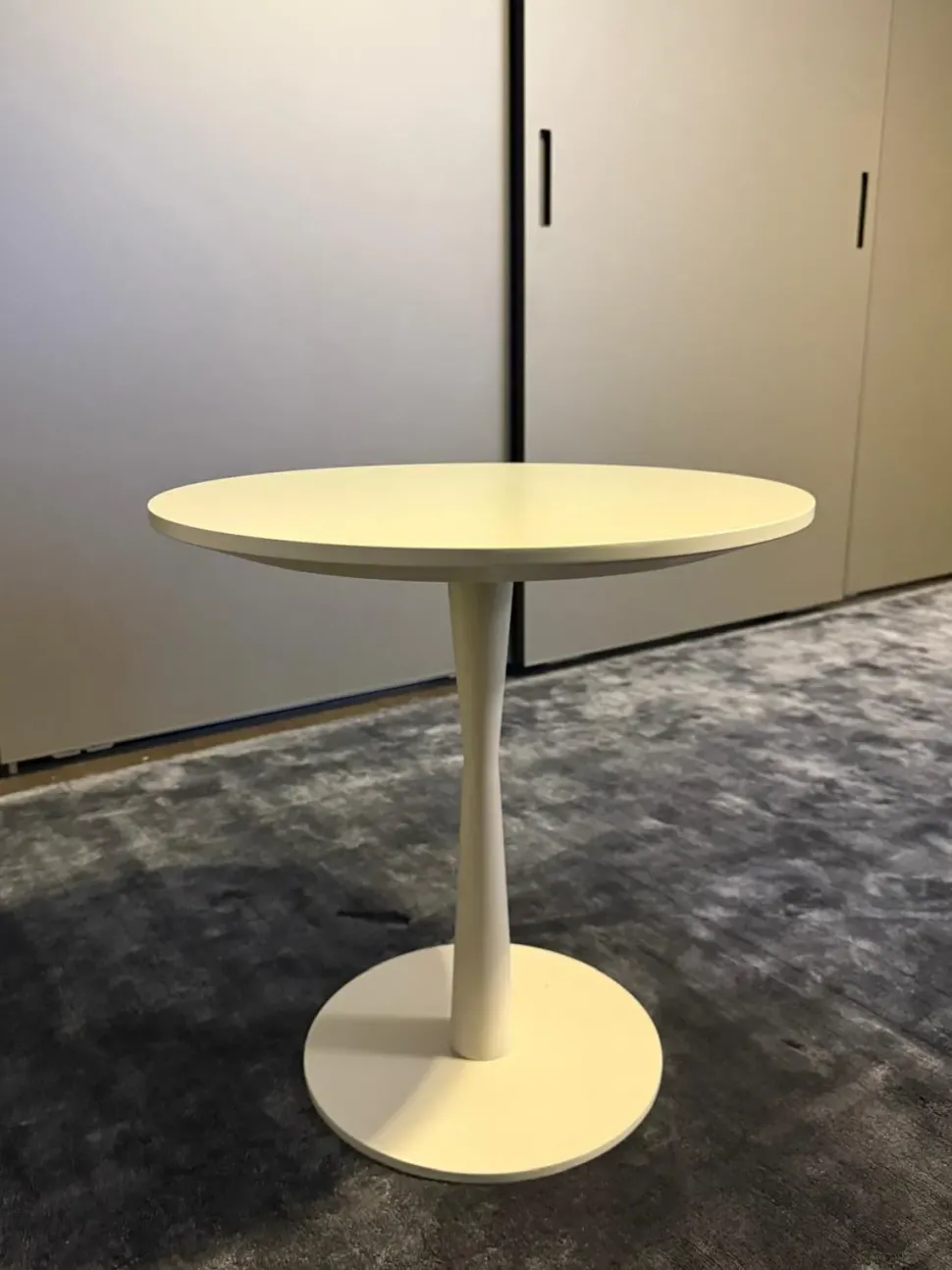 Tavolino Tavolino flute dell'azienda Poliform con forte sconto - 40%