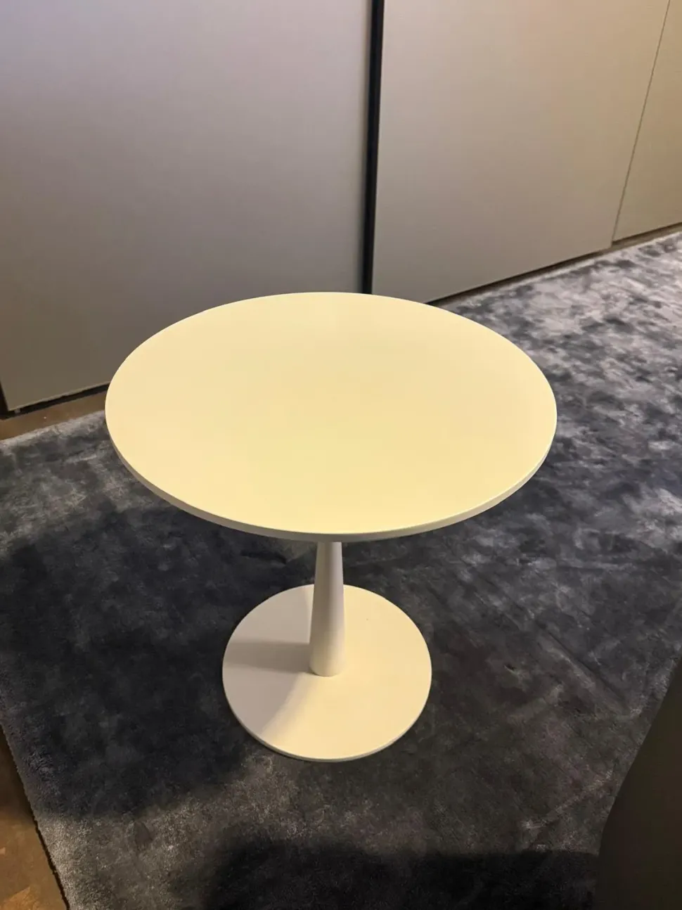 Tavolino Tavolino flute dell'azienda Poliform con forte sconto - 40%