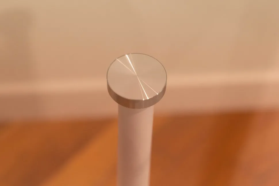 Tavolino Tavolitno vetro con base bianca laccata della marca Artigianale in offerta