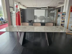 Tavolo Axel di Ozzio: richiedi il prezzo