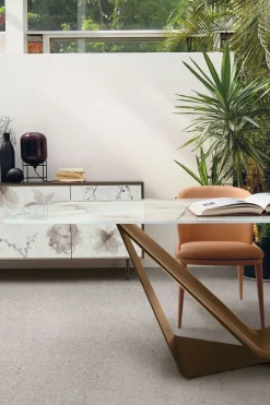 Tavolo con piano in altri materiali sagomato di Target point a PREZZO OUTLET