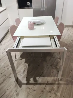 Tavolo con piano in vetro rettangolare di Connubia a PREZZO OUTLET