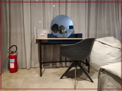 Tavolo consolle modello Ninfea con specchio Novamobili a prezzo scontato