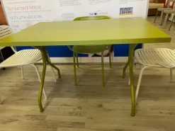 Tavolo da giardino modello Solid Emu con forte sconto