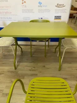 Tavolo da giardino modello Solid Emu con forte sconto