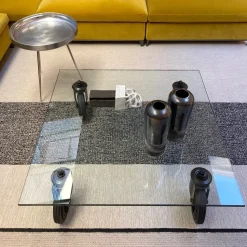 Tavolo Fontana Arte con ruote, stile design, prezzi imbattibili.